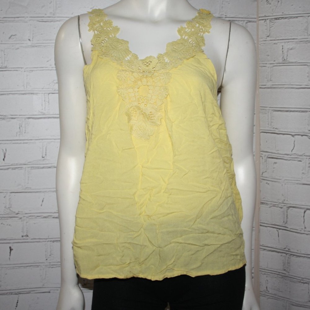 💛🌼 Yellow & Lace Blouse · Boutique Find · Size Small